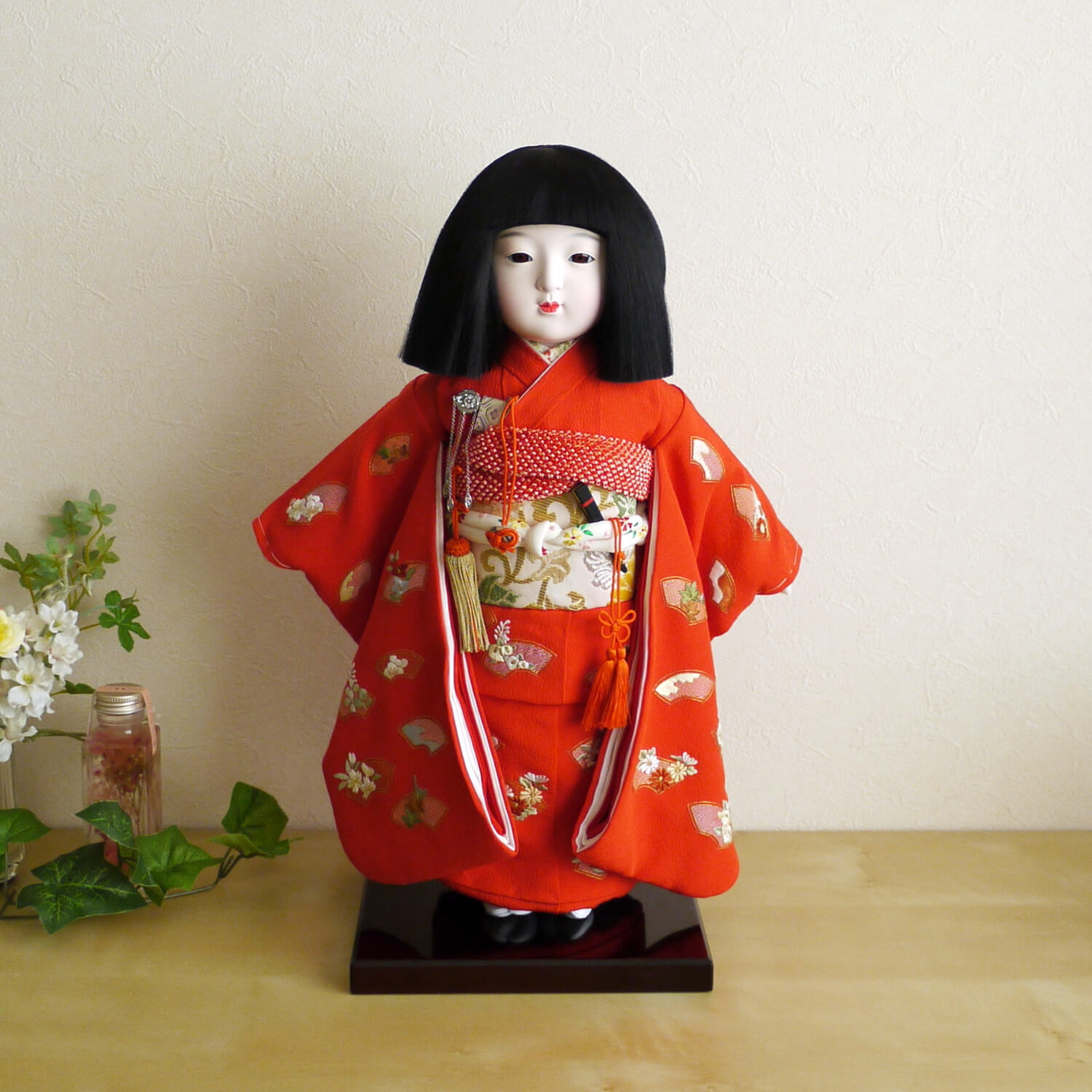 元賀章介作 12号(尺二)正絹手刺繍 扇面に小花 赤色 台 市松人形 女の子