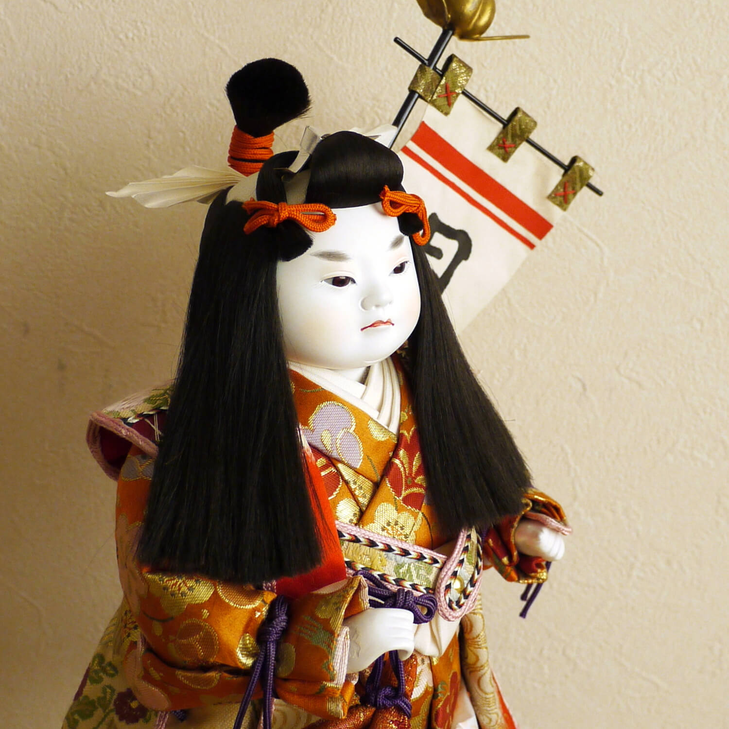 稚児雛　西本左京作衣装は金駒刺繍や巻袖の作りです